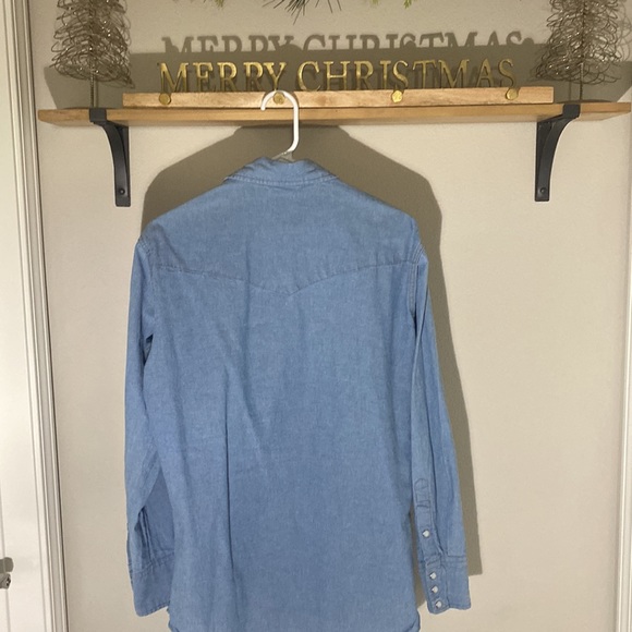 VINTAGE WRANGLER DENIM PEARL BUTTON UP - Picture 2 of 4